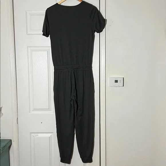 Vuori All Day Jumpsuit Women’s Small Dark Gray - Picture 4 of 8
